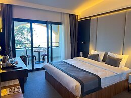 Sera Lake Center Hotel