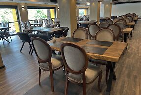 Sera Lake Center Hotel