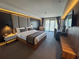 Sera Lake Center Hotel