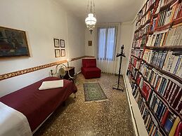 LIONS VENICE Guest House