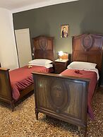 LIONS VENICE Guest House