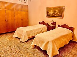 LIONS VENICE Guest House