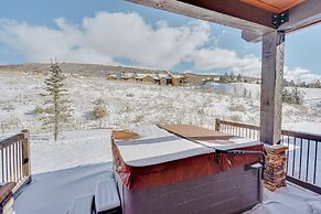 Park City Townhome w/ Hot Tub & Mountain Views!