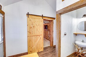 Glenvil Cabin w/ Gas Grill: Steps to Dock & Pond!