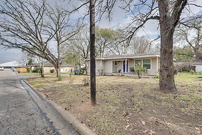 Lovely Brenham Home - Walk to Blinn & Downtown!