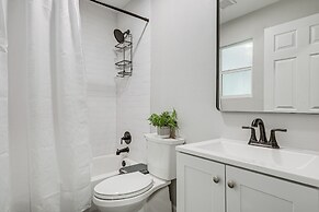 Lovely Brenham Home - Walk to Blinn & Downtown!