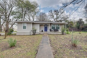 Lovely Brenham Home - Walk to Blinn & Downtown!