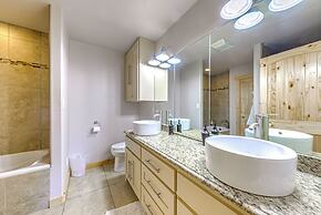 Scenic Ruidoso Escape w/ Hot Tub & Mountain View!