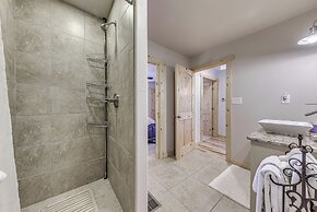 Scenic Ruidoso Escape w/ Hot Tub & Mountain View!