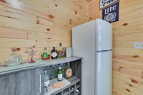 Dog-friendly Roscommon Cabin, Walk to Higgins Lake