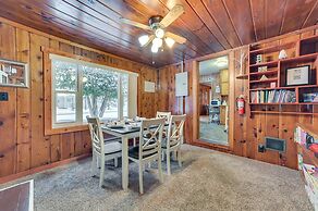 Dog-friendly Roscommon Cabin, Walk to Higgins Lake