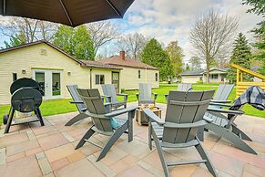 Dog-friendly Roscommon Cabin, Walk to Higgins Lake