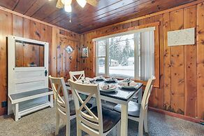 Dog-friendly Roscommon Cabin, Walk to Higgins Lake