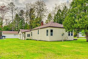 Dog-friendly Roscommon Cabin, Walk to Higgins Lake