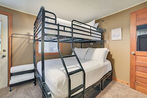 Dog-friendly Roscommon Cabin, Walk to Higgins Lake