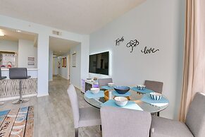 Sunny Fort Walton Beach Condo - Walk to Ocean!