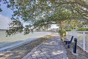 Sunny Fort Walton Beach Condo - Walk to Ocean!
