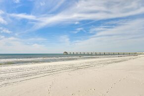 Sunny Fort Walton Beach Condo - Walk to Ocean!