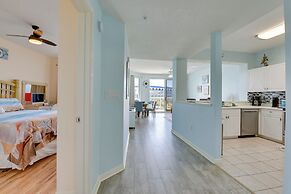 Sunny Fort Walton Beach Condo - Walk to Ocean!