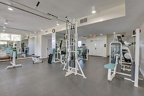 Sunny Fort Walton Beach Condo - Walk to Ocean!