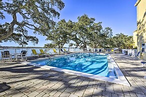 Central Mary Esther Condo 5 Mi to Okaloosa Island!