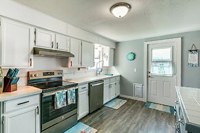 2 Mi to Redfish Bay: Aransas Pass Home w/ Fire Pit