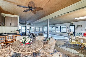 Spacious Brandon Home: 10 Mi to Downtown Tampa!