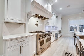 Sprawling Suwanee Home: Theater, Pool, Hot Tub!