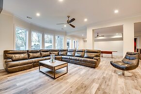 Sprawling Suwanee Home: Theater, Pool, Hot Tub!