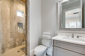 Sprawling Suwanee Home: Theater, Pool, Hot Tub!