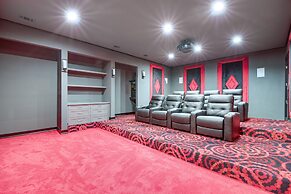 Sprawling Suwanee Home: Theater, Pool, Hot Tub!