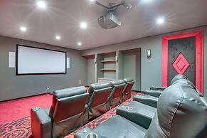 Sprawling Suwanee Home: Theater, Pool, Hot Tub!