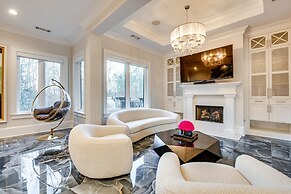 Sprawling Suwanee Home: Theater, Pool, Hot Tub!