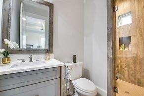 Sprawling Suwanee Home: Theater, Pool, Hot Tub!