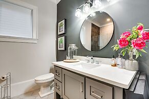 Sprawling Suwanee Home: Theater, Pool, Hot Tub!