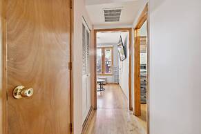 Chic Chicago Retreat 2 Bedroom Home by RedAwning