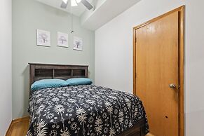 Chic Chicago Retreat 2 Bedroom Home by RedAwning