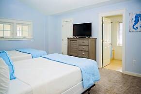 1309 Laurel Grove 3 Bedroom Home by RedAwning