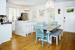 1309 Laurel Grove 3 Bedroom Home by RedAwning