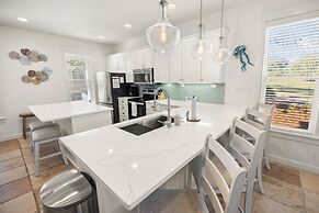 1332 Laurel Grove 3 Bedroom Home by RedAwning