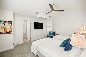 1332 Laurel Grove 3 Bedroom Home by RedAwning