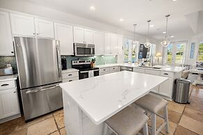 1332 Laurel Grove 3 Bedroom Home by RedAwning