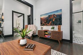 Old Town Retreat w/ Hot Tub Steps From Csu!