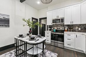 Old Town Retreat w/ Hot Tub Steps From Csu!