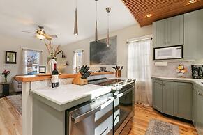 Lavish Retreat in Old Town - Walk Everywhere!