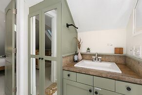 Lavish Retreat in Old Town - Walk Everywhere!