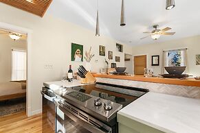 Lavish Retreat in Old Town - Walk Everywhere!