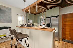 Lavish Retreat in Old Town - Walk Everywhere!