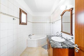 Villa Nikolina - 5 En-suite Bedrooms