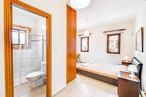 Villa Nikolina - 5 En-suite Bedrooms